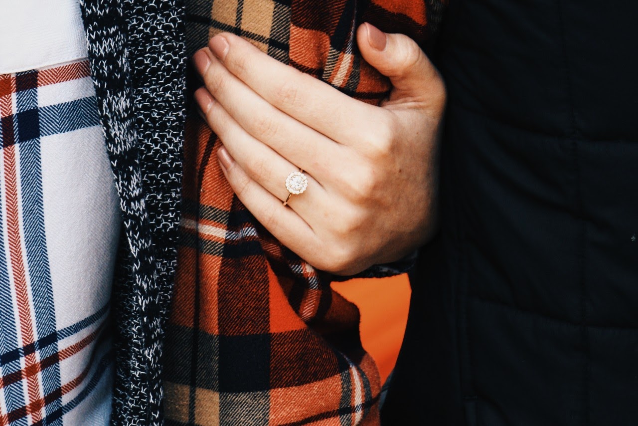 Cozy Autumn Proposal Ideas She Will Fall For