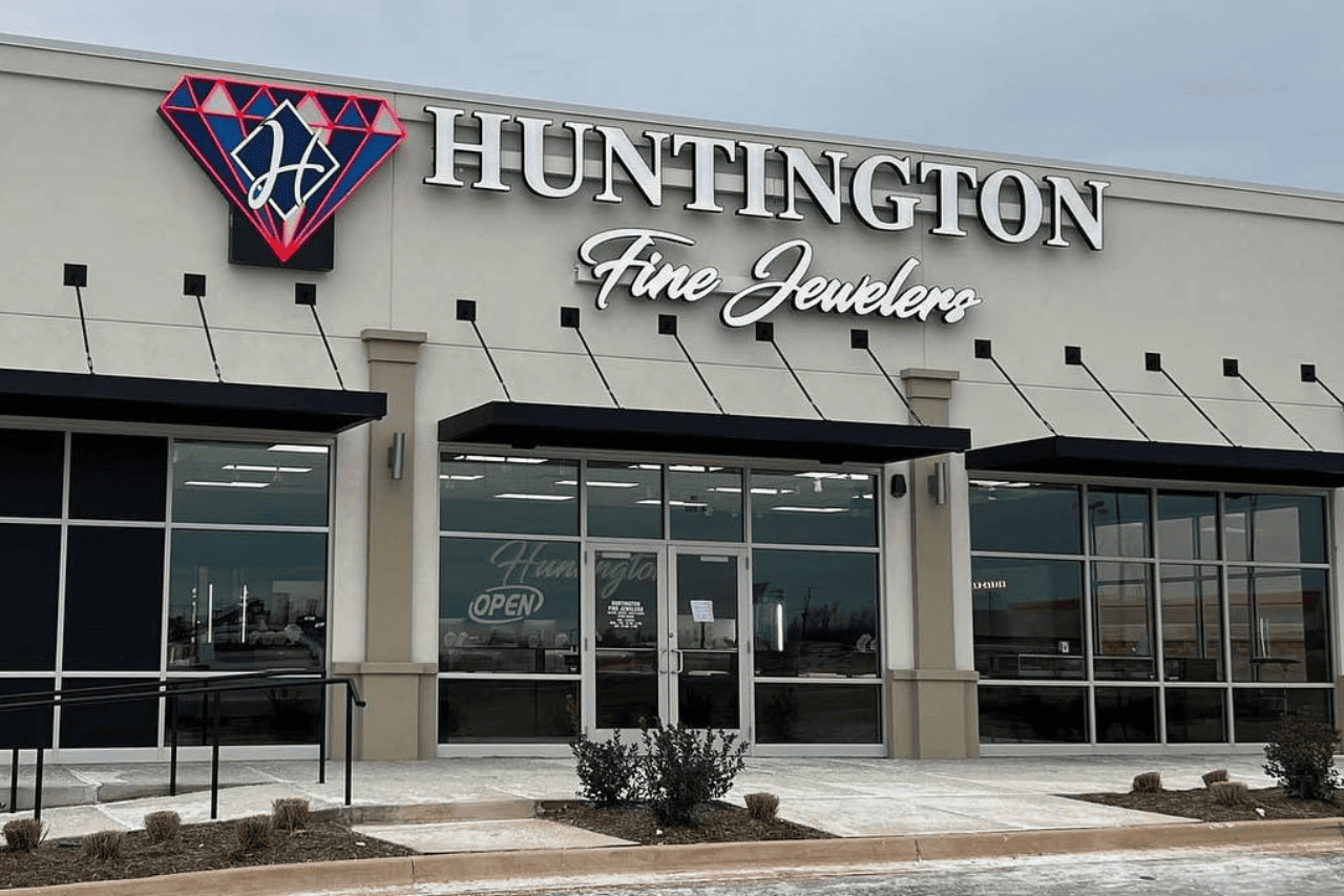 An exterior view of one of Huntington Fine Jewelers&rsquo; luxurious showrooms during winter.